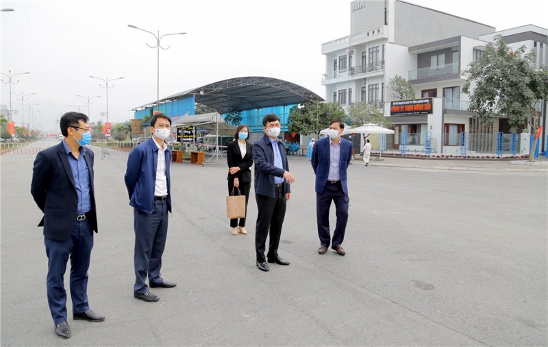 Đồng chí Phó Bí thư Thường trực Tỉnh ủy trực tiếp kiểm tra hoạt động của chốt kiểm soát đoạn Cầu Đá Vách