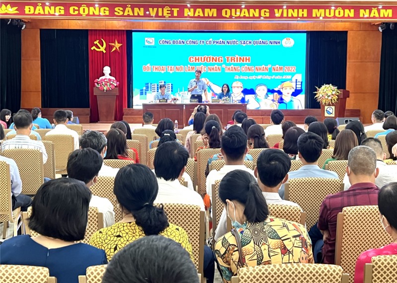 Đối thoại với người lao động tại Công ty CP Nước sạch Quảng Ninh.