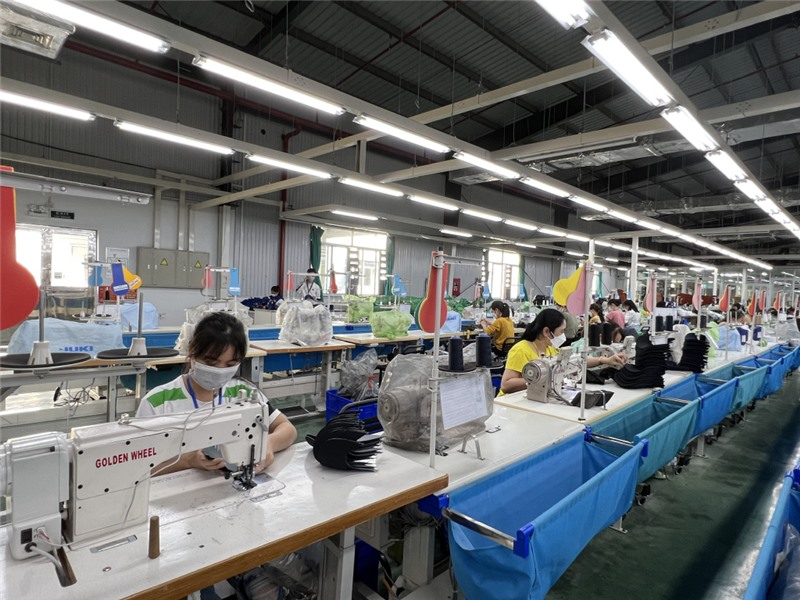 Công nhân lao động làm việc tại Công ty TNHH Dệt may Weili Việt Nam.