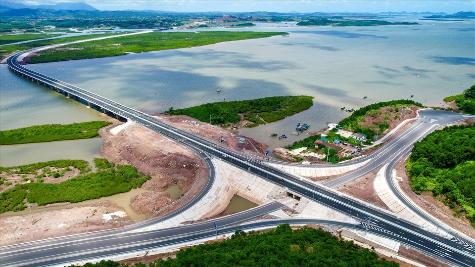 Cao tốc Vân Đồn - Móng Cái, đoạn Vân Đồn - Tiên Yên.